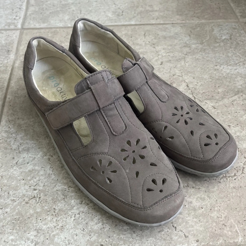 Waldlaufer Eyelet Dark Beige Leather Slip On Shoe Strap Women Size 7.5